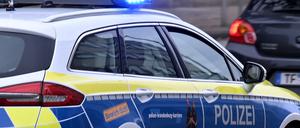 Polizeifahrzeug, im Einsatz.