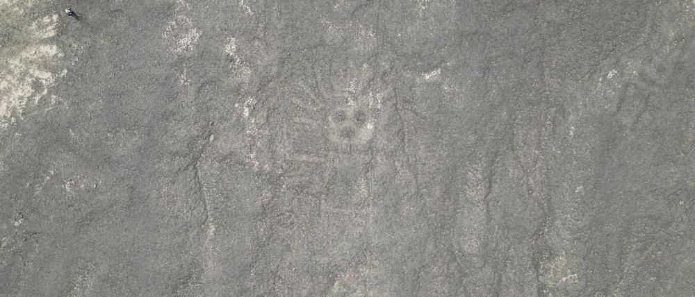 Eine 18 Meter lange reliefartige Geoglyphe, die einen Menschen darstellt, wurde im Süden Perus entdeckt.