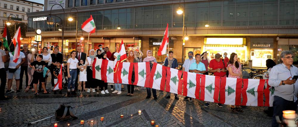 Zehntausende Libanesen leben in Deutschland, hier eine Gedenkveranstaltung in Berlin für die Opfer der Explosionskatastrophe 2020.