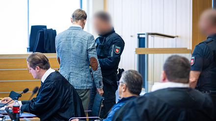 Hat Christian B. (oben rechts) im Gefängnis über seine Taten gesprochen? 