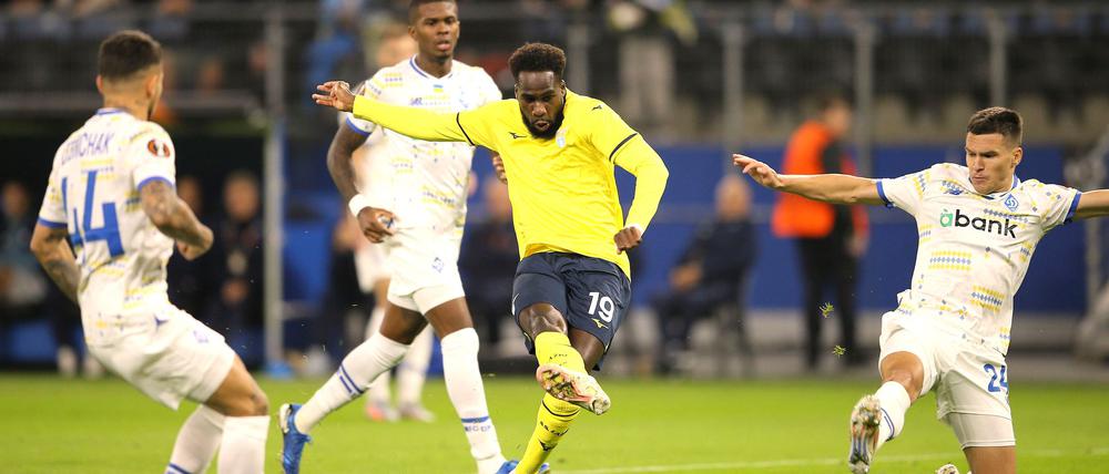 Boulaye Dia trifft zum 1:0 für Lazio Rom gegen Dynamo Kiew im Volksparkstadion.