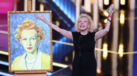 Sunnyi Melles jubelt - ihr wurde der Deutsche Fernsehpreis zuerkannt.