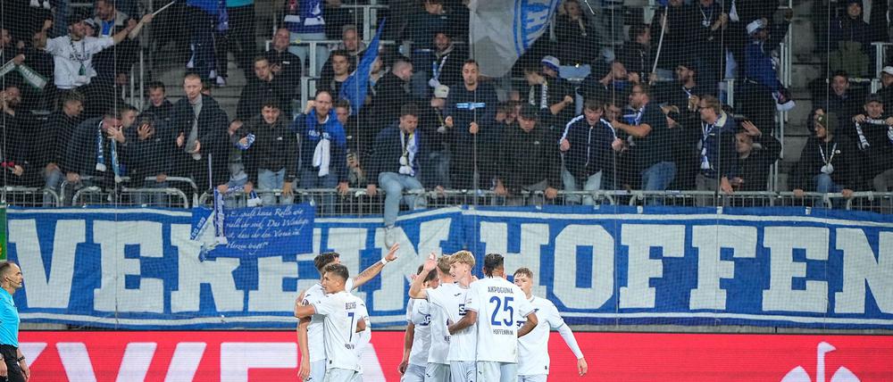 Jubel über den späten Ausgleich: Hoffenheims Profis um Max Moerstedt 