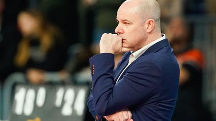 Trainer Banks und die Berlin Volleys treten am Freitag gegen Herrsching an.