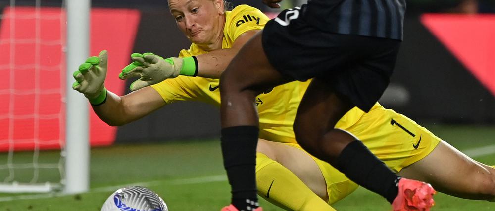 Zum zweiten Mal in ihrer Karriere steht Almuth Schult (links) bei einem Team aus der NWSL unter Vertrag. 