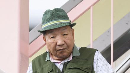 Iwao Hakamada, 88, verlässt sein Haus.