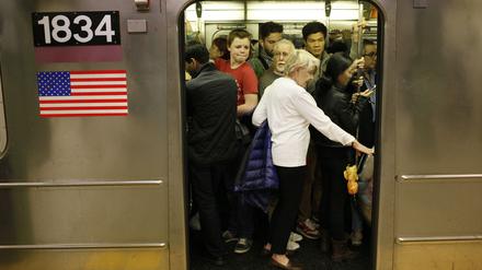Überfüllte U-Bahnen sind Alltag in New York.