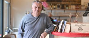 Ralph Junick im „Le Petit Café“ in Potsdam