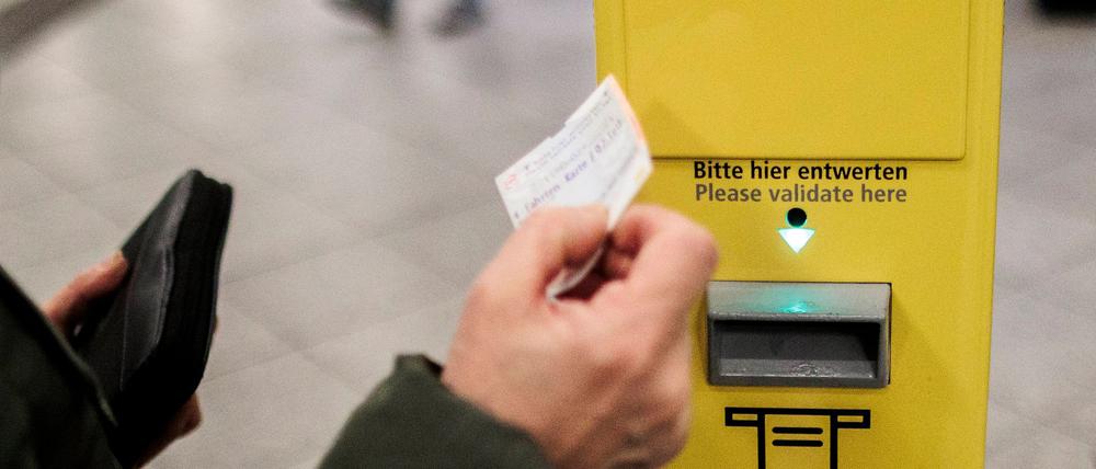 Einzelfahrkarten für den Nahverkehr in Berlin und Brandenburg sind seit März 2023 zweimal teurer geworden.