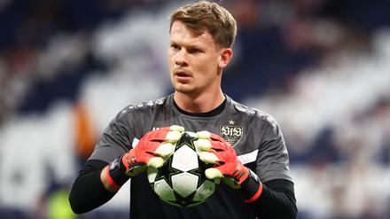 Stuttgart-Trainer Dieter Hoeneß traut Alexander Nübel die Rolle als Nationaltorhüter zu.