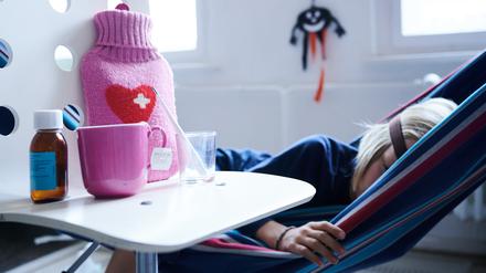 Werden Kinder krank, müssen sie nicht zwingend zum Arzt gehen. Betreuungseinrichtungen können sie im Normalfall wieder besuchen, nachdem sie 48 Stunden symptomfrei sind. 
