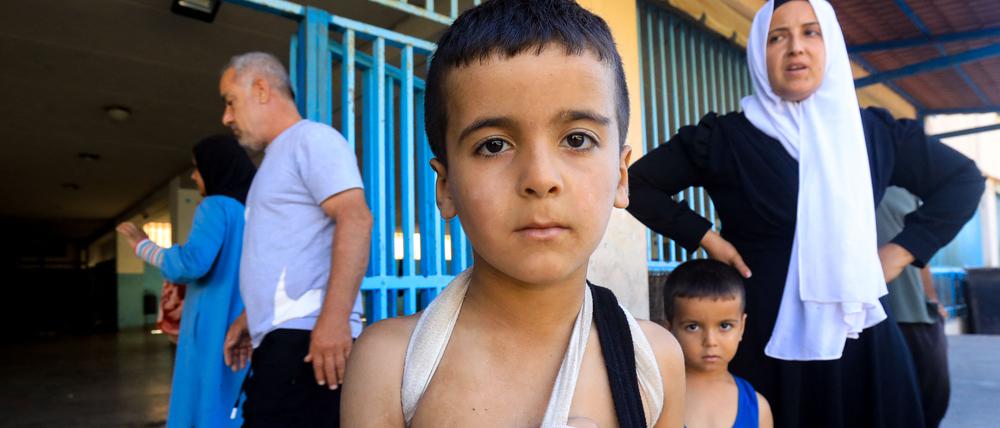 Diese Familie floh vor den israelischen Luftangriffen aus Südlibanon und ist in einer Schule in Beirut untergekommen.
