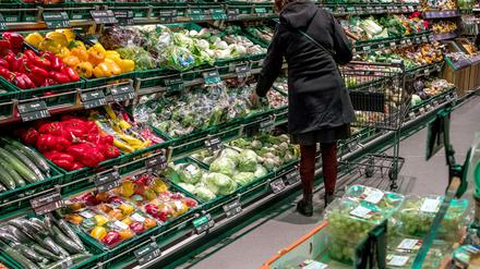 Der günstige Preis steht als Kaufkriterium bei Obst und Gemüse nur an vierter Stelle, wie eine Umfrage zeigt. (Archivbild)