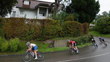 Das Straßenrennen der Juniorinnen. Die Schweizerin Furrer stürzte schwer.