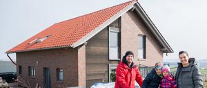 Wer in Ottenstein im Landkreis Holzminden (NIedersachsen) bauen will, muss für das Grundstück nichts bezahlen. Im Jahr 2015 versprach die Gemeinde jungen Familien Gratis-Bauland. Damit wollte das 950-Seelen-Dorf dem Einwohnerschwund entgegenwirken. 