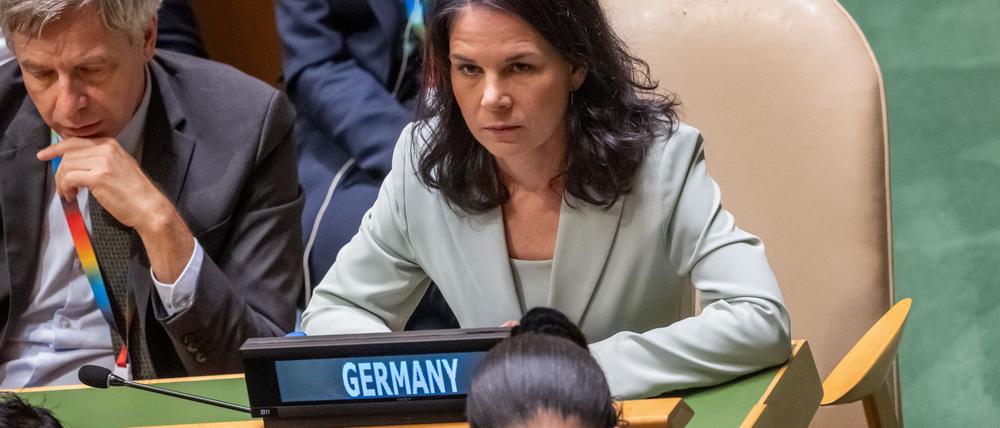 Eindringlich plädiert Außenministerin Annalena Baerbock vor den UN für ein Ende der Gewalt in Nahost.