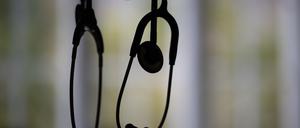 Die Patientinnen und Patienten spürten bereits, dass durch kürzere Behandlungszeiten und längere Wartezeiten die Hausarztversorgung am Limit sei, hieß es.
