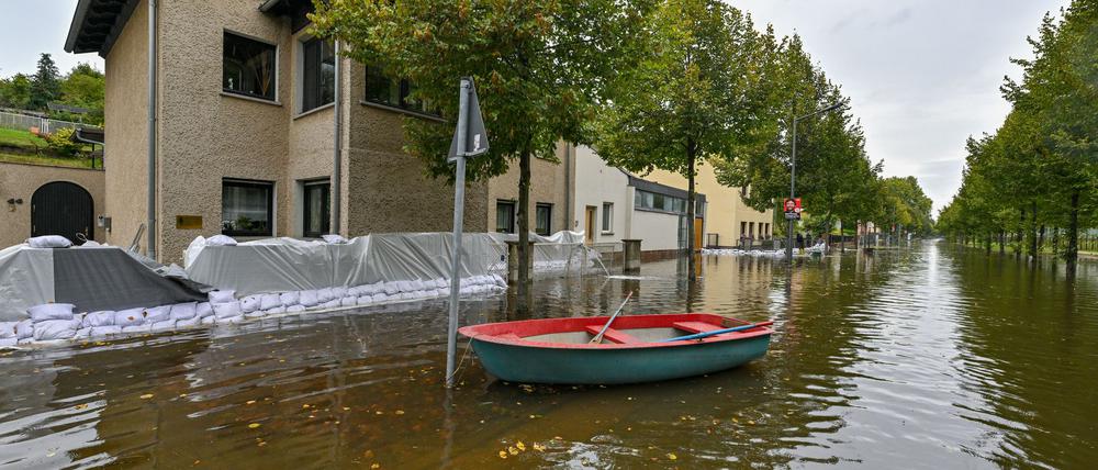 Die Pegelstände in den Hochwassergebieten sinken weiter leicht. 