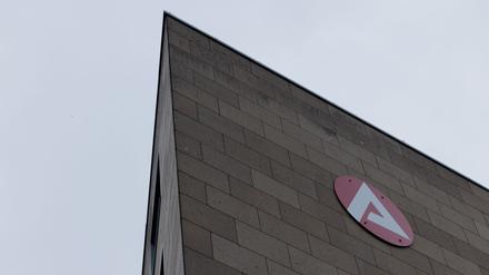 Im Vergleich zum Vormonat ist die Arbeitslosigkeit in Berlin zurückgegangen, im Vergleich zum Vorjahr nicht. (Archivbild)