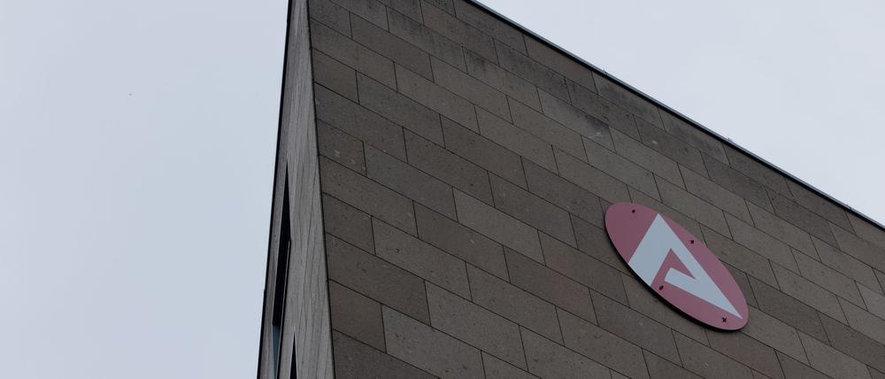 Im Vergleich zum Vormonat ist die Arbeitslosigkeit in Berlin zurückgegangen, im Vergleich zum Vorjahr nicht. (Archivbild)