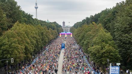 Für einen Tag gehört Berlin den Läuferinnen und Läufern.