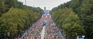 Für einen Tag gehört Berlin den Läuferinnen und Läufern.