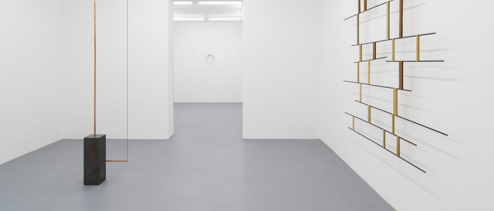 Carla Guagliardis Werk, „where is the time I left in this space?“ in der Ausstellung.