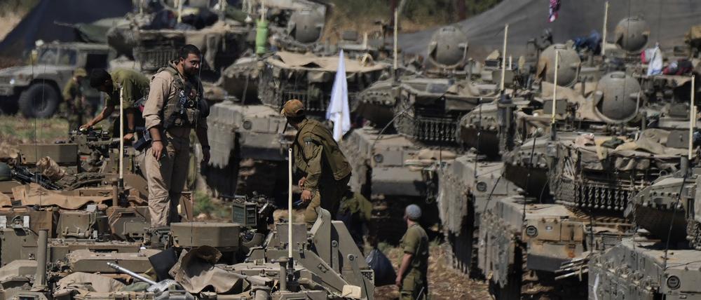 In den vergangenen Tagen zog das israelische Militär Truppen im Norden des Landes zusammen.