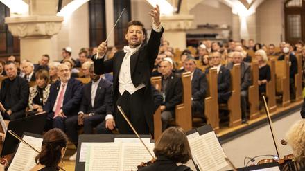 Der Chefdirigent Julian Rachlin mit dem Jerusalem Symphony Orchestra in der Synagoge Rykestraße