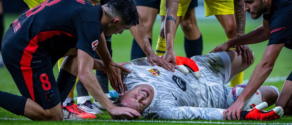 Torhüter Marc-André ter Stegen verletzt sich schwer im Knie.