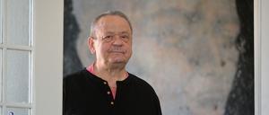 Der Künstler Stephan Velten in seinem Atelier. Bis zum 20.10. zeigt das Café Matschke aktuelle Arbeiten von ihm.