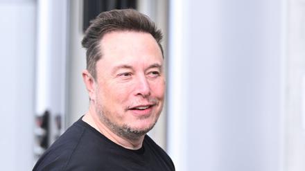 Elon Musk will sich des hohen Krankenstands im Tesla-Werk in Grünheide annehmen.