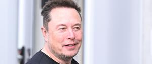 Elon Musk will sich des hohen Krankenstands im Tesla-Werk in Grünheide annehmen.