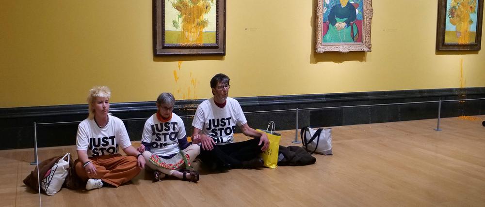 Erneut sind Van-Gogh-Gemälde in London mit Suppe attackiert worden.