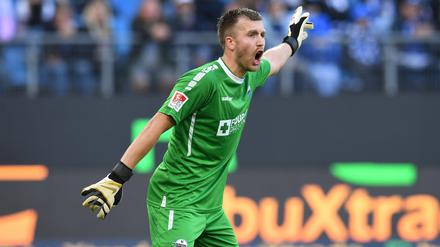 In Aktion.  Paderborns Torwart Pelle Boevink gibt Anweisungen. 