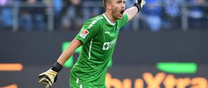 In Aktion.  Paderborns Torwart Pelle Boevink gibt Anweisungen. 