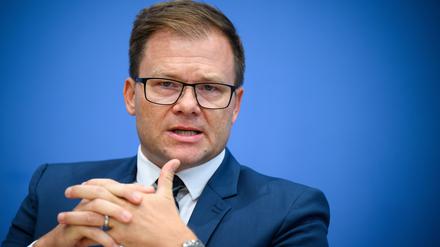 Der Ostbeauftragte der Bundesregierung, Carsten Schneider (SPD), bezeichnete die Landtagswahlen in Thüringen, Sachsen und Brandenburg als Zäsur. (Archivbild)