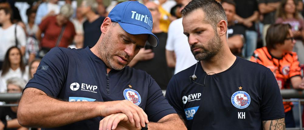 Marco Gebhardt (l) und die Turbinen warten weiter auf die ersten Punkte in der Bundesliga.