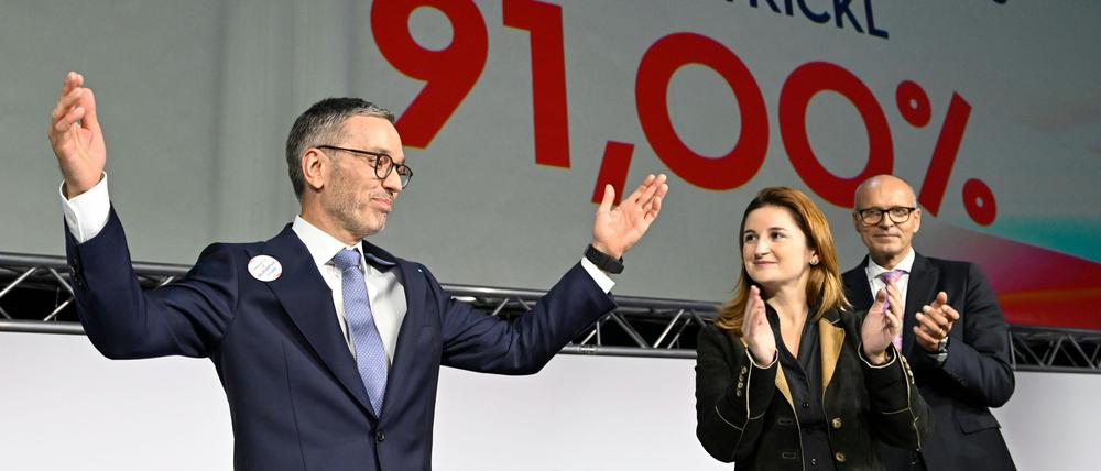 Herbert Kickl (l), Parteichef der rechten FPÖ und Harald Stefan (r).