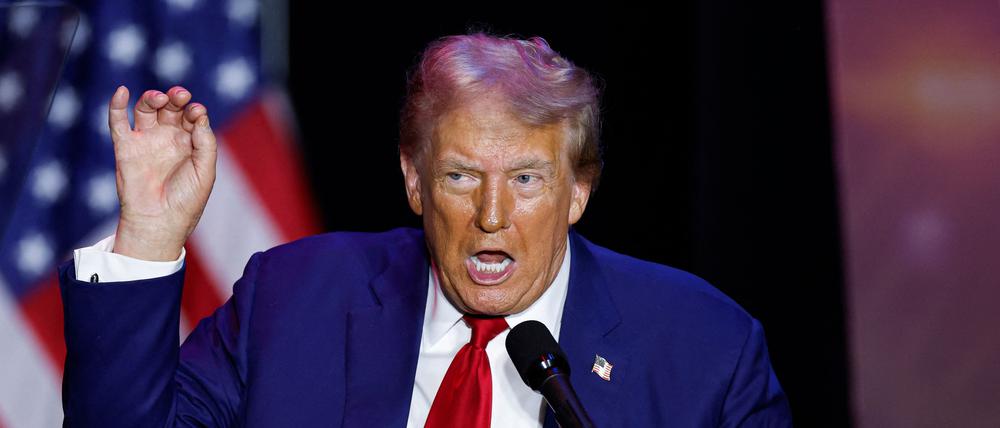 Former US President and Republican presidential candidate Donald Trump delivers remarks at the Prairie du Chien Area Arts Center in Prairie du Chien, Wisconsin, on September 28, 2024. (Photo by KAMIL KRZACZYNSKI / AFP)