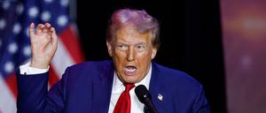 Former US President and Republican presidential candidate Donald Trump delivers remarks at the Prairie du Chien Area Arts Center in Prairie du Chien, Wisconsin, on September 28, 2024. (Photo by KAMIL KRZACZYNSKI / AFP)