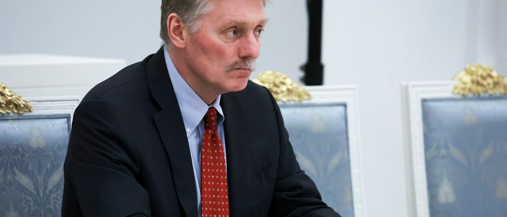 Kremlsprecher Dmitri Peskow verteidigt die Änderung der russischen Nukleardoktrin damit, dass Moskau sich in seiner Sicherheit bedroht sieht. (Archivbild)