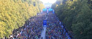 Knapp 60.000 Teilnehmende laufen einem gemeinsamen Ziel entgegen. 