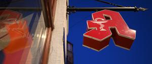 Das Schild einer Apotheke (Symbolfoto).