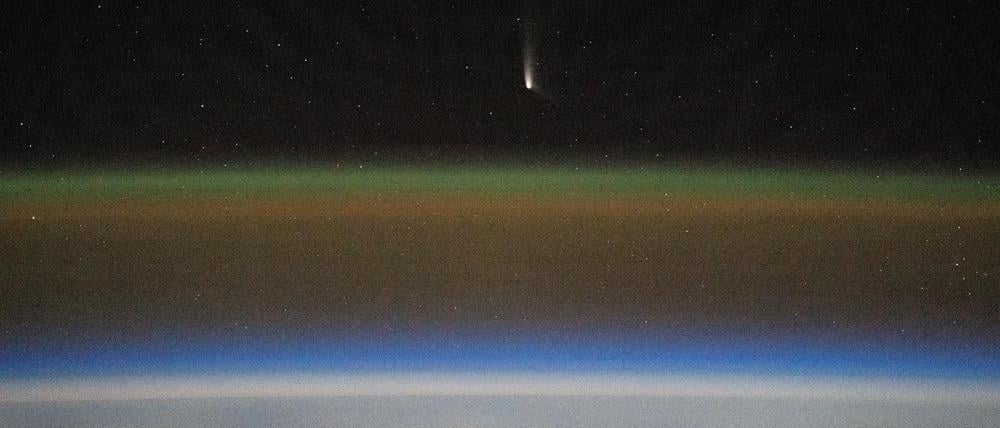 Der Komet C2023-A3 (Tsuchinshan-ATLAS), in etwa 160 Millionen Kilometern Entfernung, aufgenommen von der ISS aus.