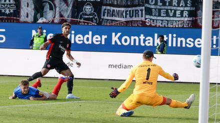 Traf auch in Kiel: Frankfurts Stürmer Omar Marmoush.