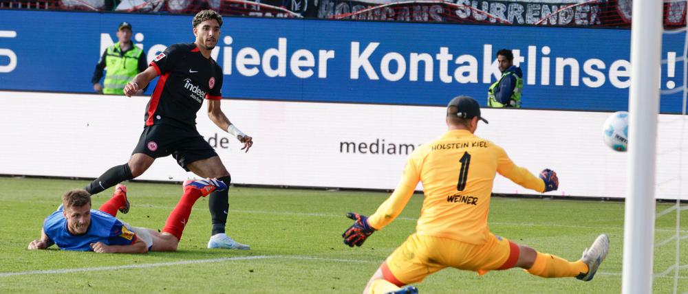 Traf auch in Kiel: Frankfurts Stürmer Omar Marmoush.