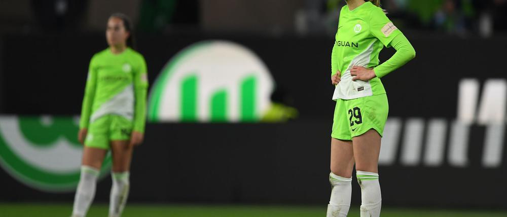 Wolfsburg hat das Bundesliga-Topspiel bei Eintracht Frankfurt verloren.