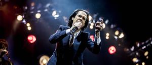 Nick Cave & The Bad Seeds live. Am Sonntagabend waren sie in Berlin zu hören.
