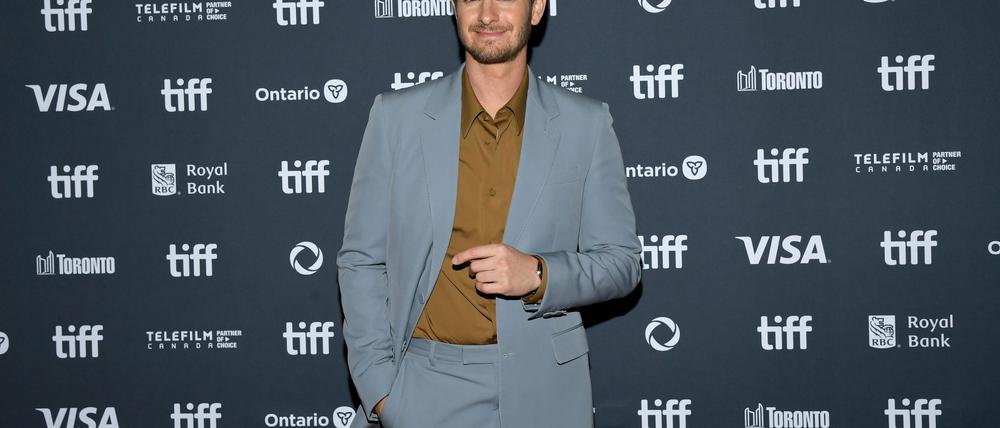 Der Schauspieler Andrew Garfield teilt, welche Erkenntnis ihm nach dem Tod seiner Mutter „einen der heilsamsten Momente“ gebracht hat.